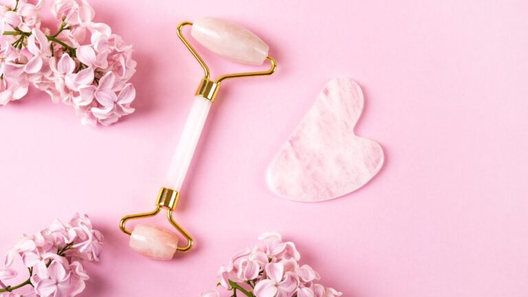 Rouleau de Jade ou Gua Sha : Deux outils, une même quête pour l'éclat de la peau