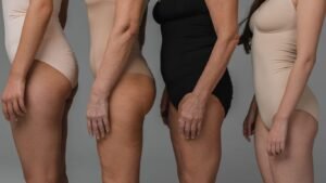 comment enlever la cellulite fessier et cuisse, photo de plusieurs femmes avec de la cellulite