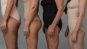 comment enlever la cellulite fessier et cuisse, photo de plusieurs femmes avec de la cellulite