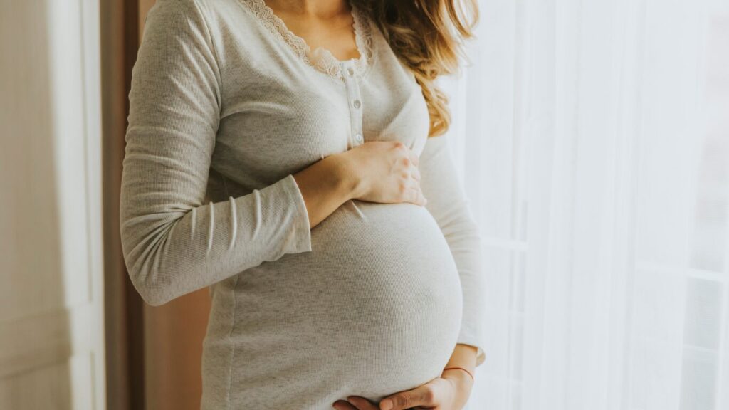 madérothérapie enceinte (photo d'une femme enceinte pour illustrer le paragraphe)